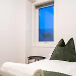 Groups And Families - Parking & Near Attraction Apartment *