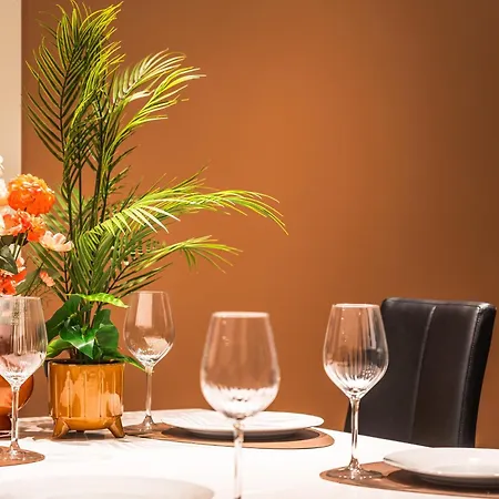 Groups And Families - Parking & Near Attraction Apartmán *